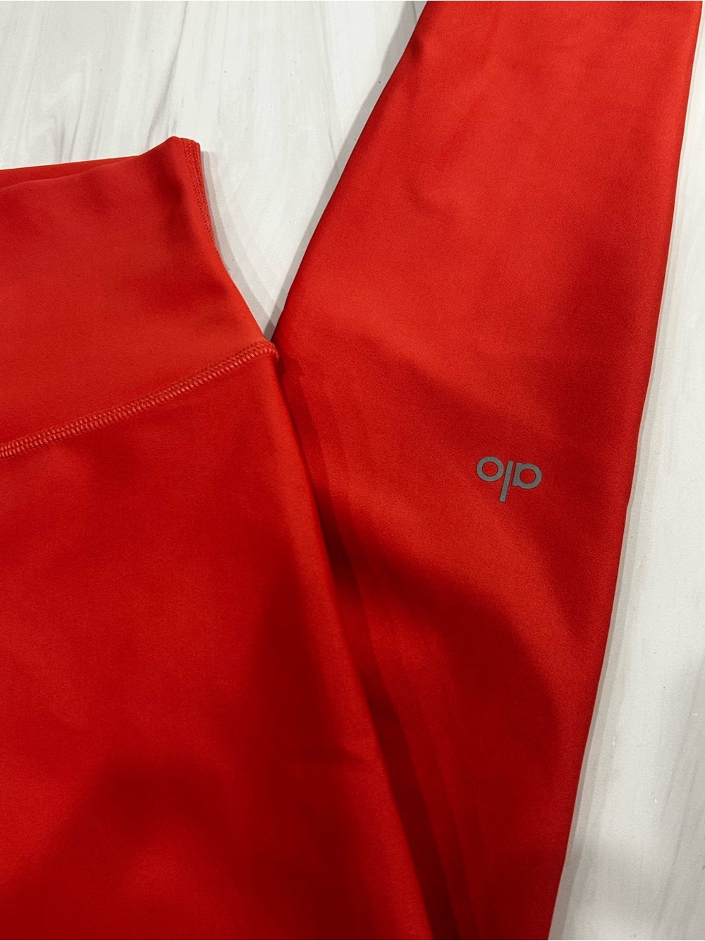 ALO Yoga Airlift Leggings Size Small Salmon Coral high waisted - Picture 5 of 5